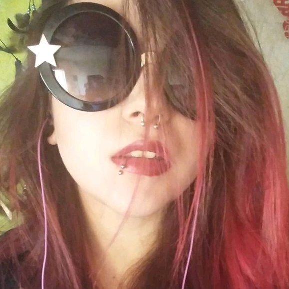 Meet your Posher, Faith - Picture 1 of 1